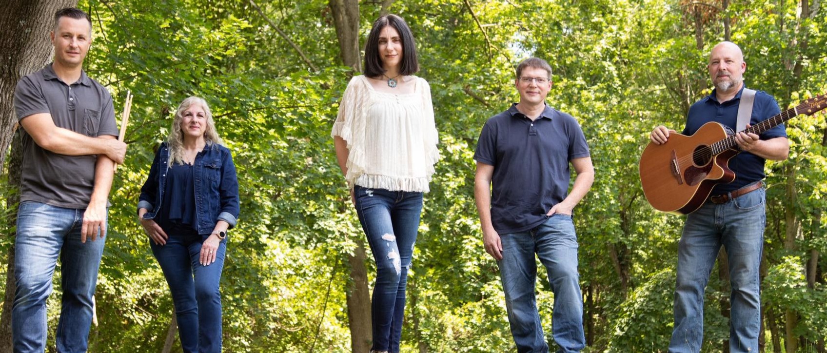 A group of people standing in a park

AI-generated content may be incorrect.