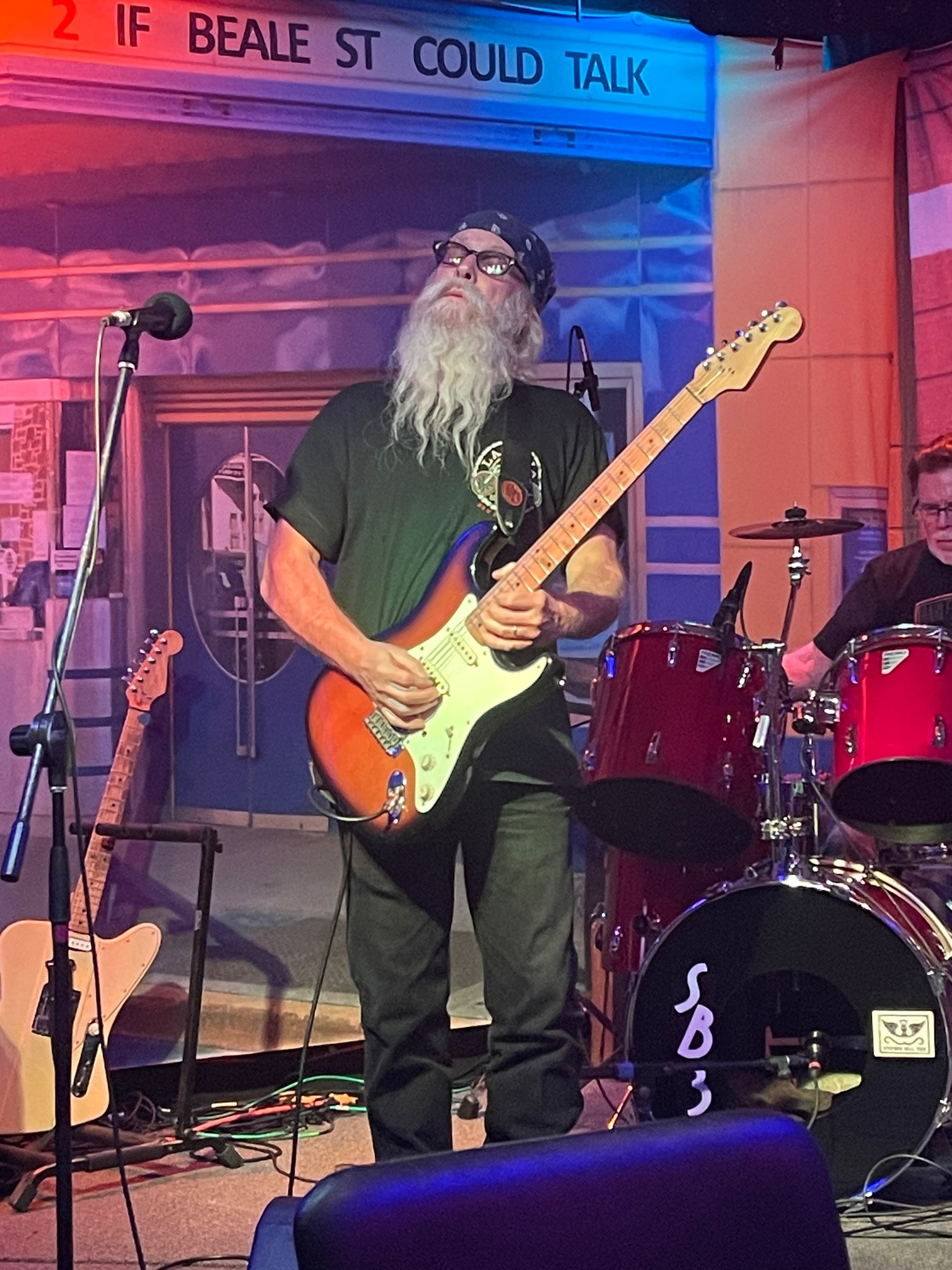 A person playing guitar on stage

AI-generated content may be incorrect.